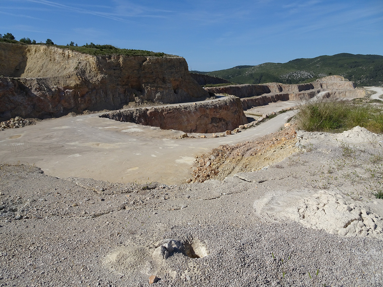 Garraf quarry — still 02